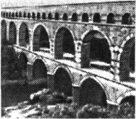 Античный акведук близ Нима (Франция)