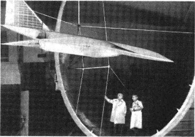 Подготовка к испытаниям в аэродинамической трубе ЦАГИ модели самолёта